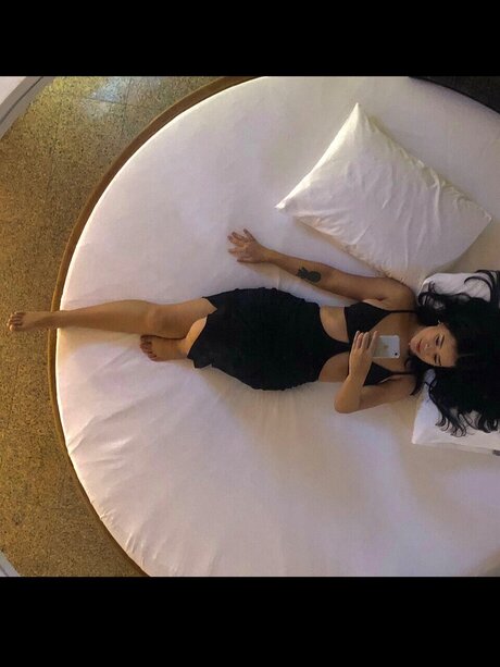 Nacktes geleaktes OnlyFans-Foto von Bel Hot 
