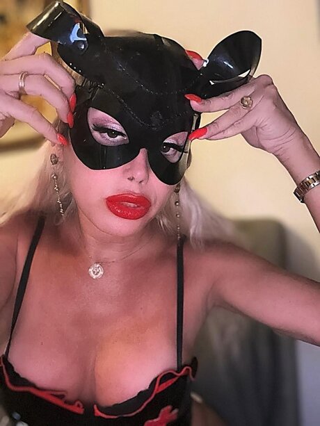 Nacktes geleaktes OnlyFans-Foto von Masked Ts Xxl