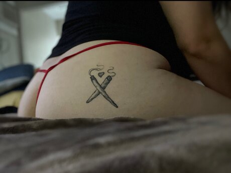 Nacktes geleaktes OnlyFans-Foto von Ganjamomma