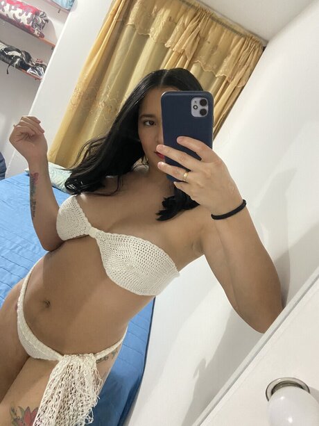 Nacktes geleaktes OnlyFans-Foto von Angel 21 