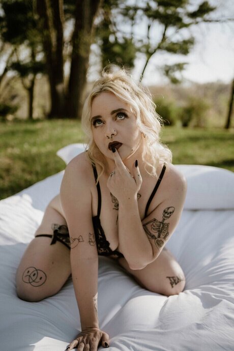 Nacktes geleaktes OnlyFans-Foto von Mia Moore 
