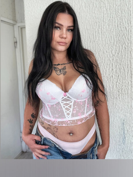 Nacktes geleaktes OnlyFans-Foto von Nitta