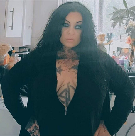 Nacktes geleaktes OnlyFans-Foto von Geniesimone