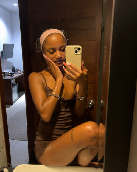 Nacktes geleaktes OnlyFans-Foto von Sumi