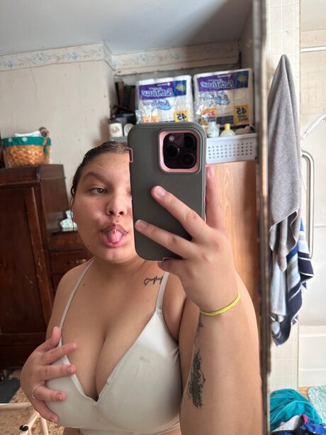 Nacktes geleaktes OnlyFans-Foto von Bre
