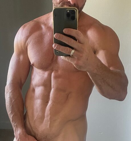 Nacktes geleaktes OnlyFans-Foto von 20 Years Apart