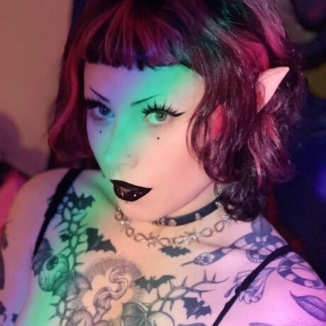 Nacktes geleaktes OnlyFans-Foto von Serafina Scream X