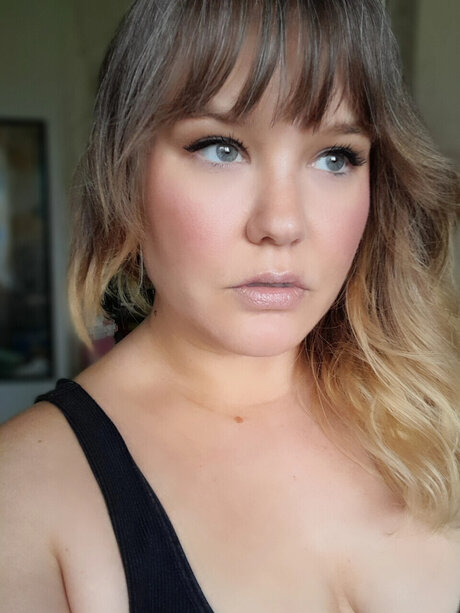 Nacktes geleaktes OnlyFans-Foto von Herbsandcurves