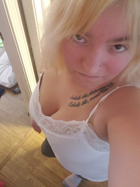 Nacktes geleaktes OnlyFans-Foto von Cheyanna Maier