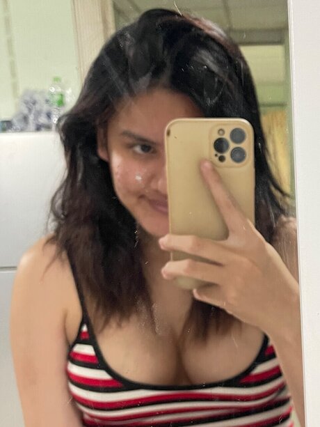 Nacktes geleaktes OnlyFans-Foto von Peach 