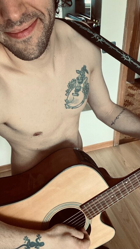 Nacktes geleaktes OnlyFans-Foto von Greensinger