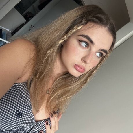 Nacktes geleaktes OnlyFans-Foto von Stella May