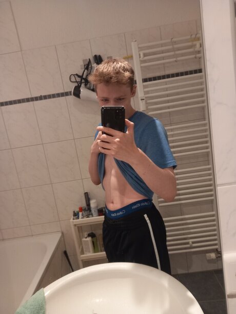 Nacktes geleaktes OnlyFans-Foto von Lars19