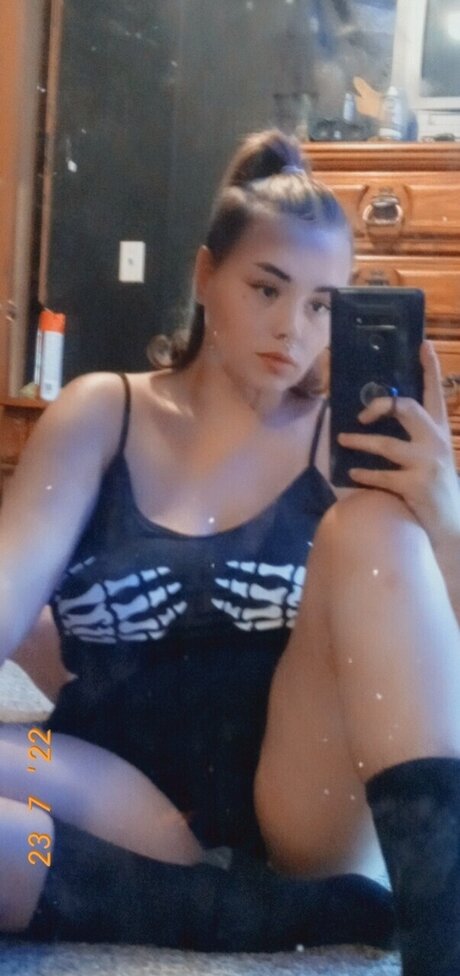 Nacktes geleaktes OnlyFans-Foto von Barefootbliss