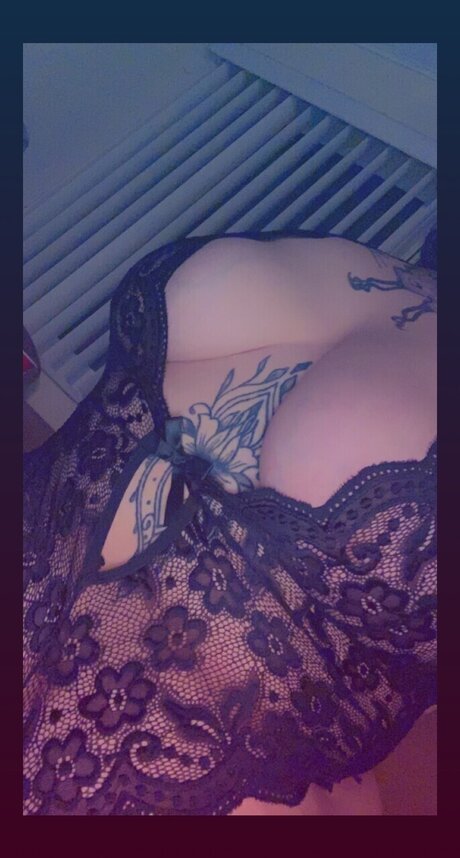 Nacktes geleaktes OnlyFans-Foto von Alien Babe