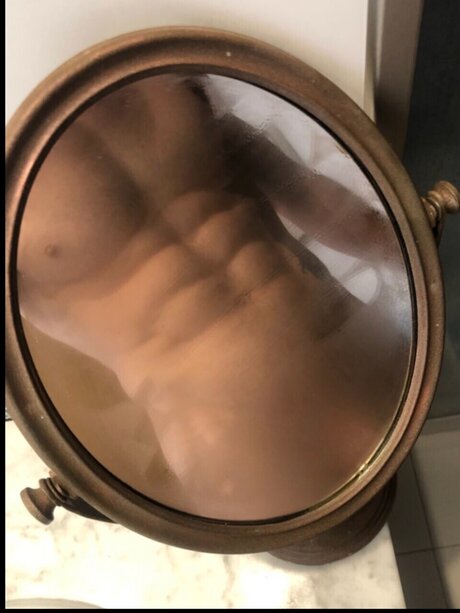 Nacktes geleaktes OnlyFans-Foto von P