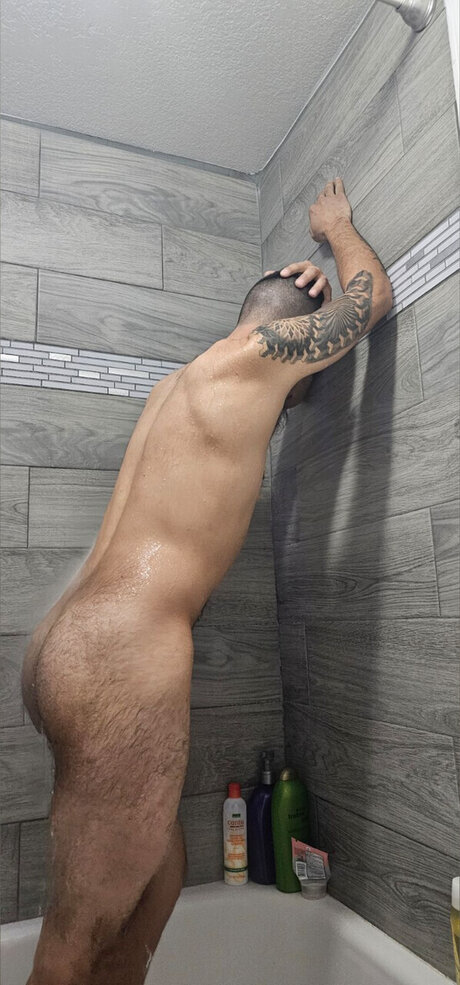 Nacktes geleaktes OnlyFans-Foto von B