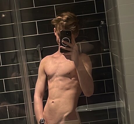 Nacktes geleaktes OnlyFans-Foto von Nik