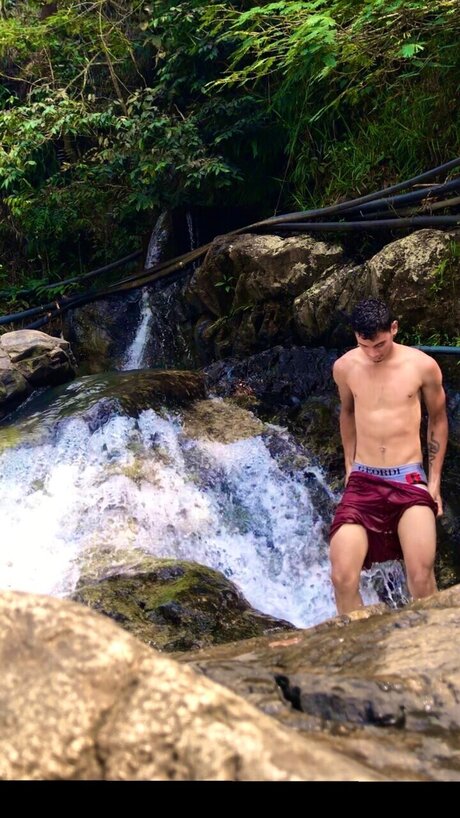 Nacktes geleaktes OnlyFans-Foto von Yunior
