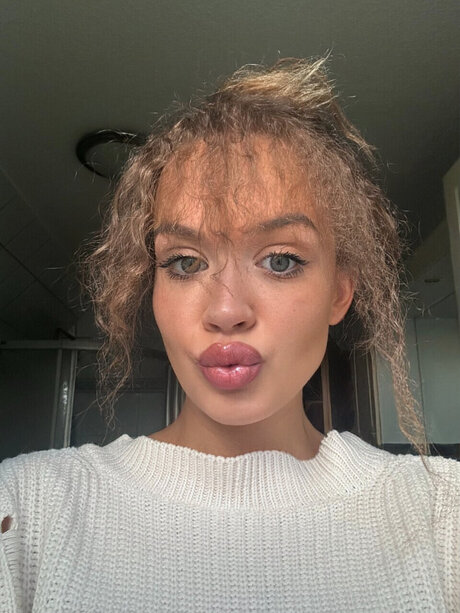 Nacktes geleaktes OnlyFans-Foto von Lilly Malika
