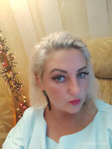 Nacktes geleaktes OnlyFans-Foto von Latvian M I L F Vip