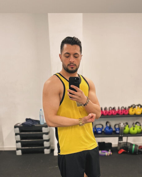 Nacktes geleaktes OnlyFans-Foto von Gold