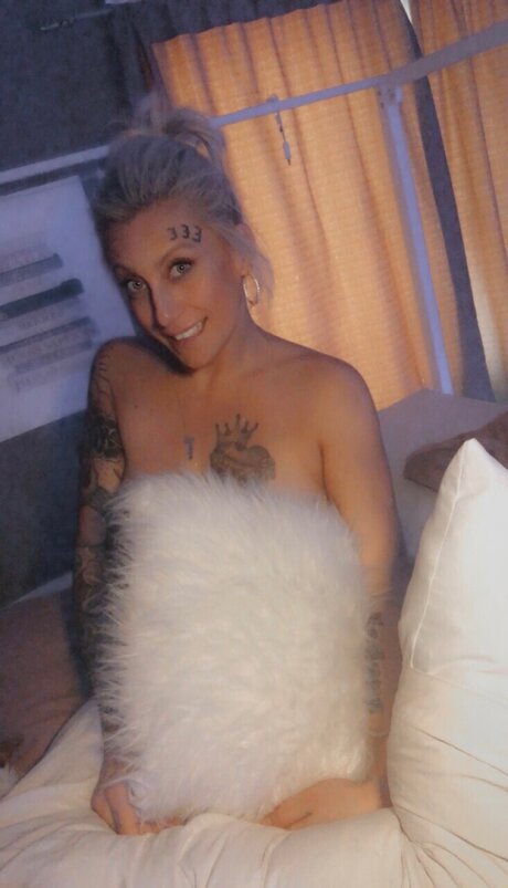 Nacktes geleaktes OnlyFans-Foto von Queenstatus