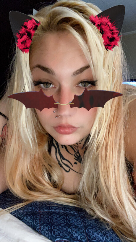 Nacktes geleaktes OnlyFans-Foto von Zoe Russell