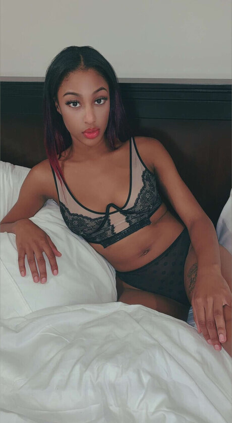 Nacktes geleaktes OnlyFans-Foto von Nunubunny