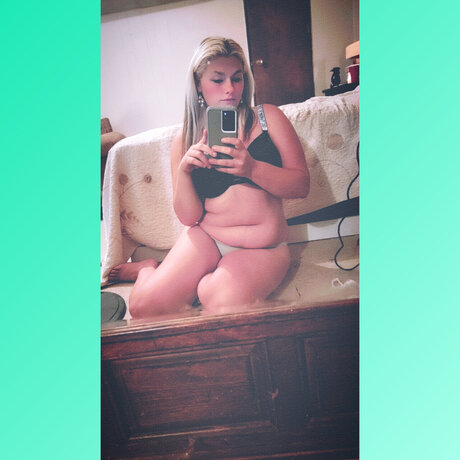 Nacktes geleaktes OnlyFans-Foto von  Honey 