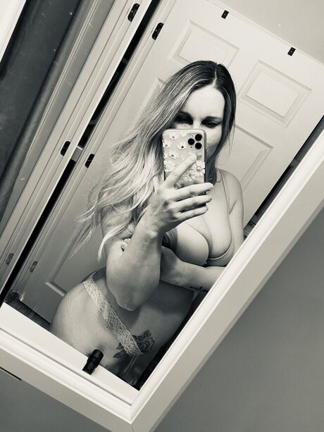Nacktes geleaktes OnlyFans-Foto von Mommybody
