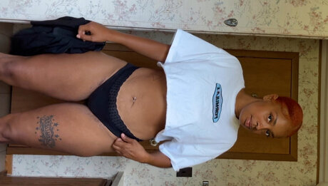 Nacktes geleaktes OnlyFans-Foto von Violet Black
