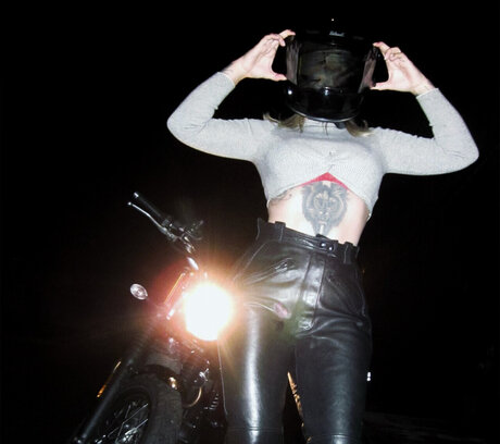 Nacktes geleaktes OnlyFans-Foto von Thr0ttle Th0ttie