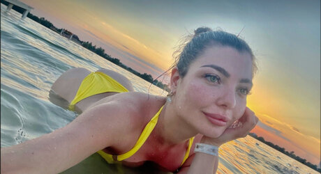 Nacktes geleaktes OnlyFans-Foto von Ashley Crashly