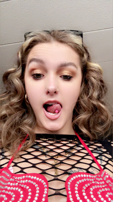 Nacktes geleaktes OnlyFans-Foto von Liv