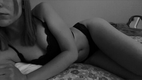 Nacktes geleaktes OnlyFans-Foto von Emi 