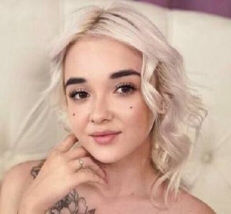 Nacktes geleaktes OnlyFans-Foto von Whiterabbit