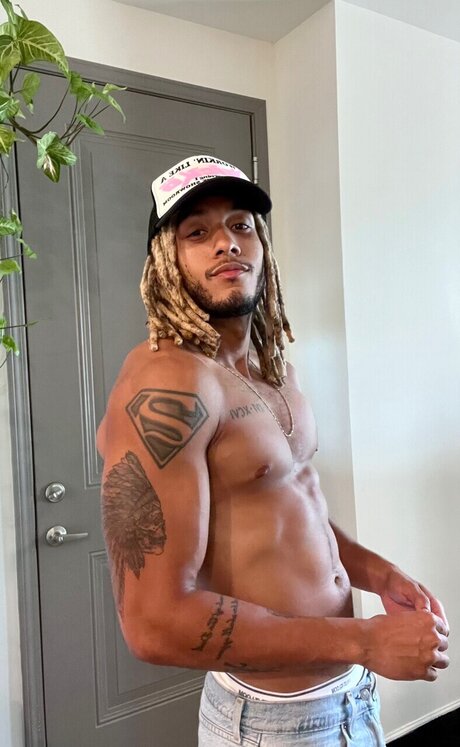 Nacktes geleaktes OnlyFans-Foto von Derek Avage