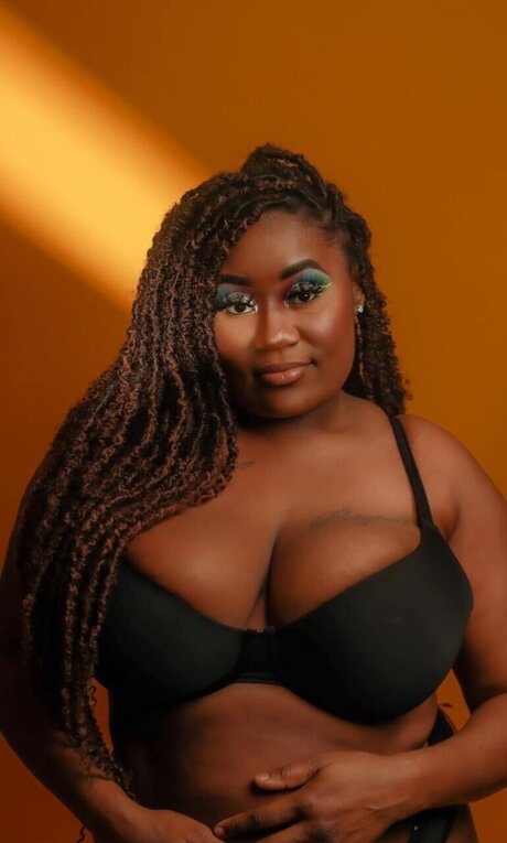 Nacktes geleaktes OnlyFans-Foto von Lovelylatrice