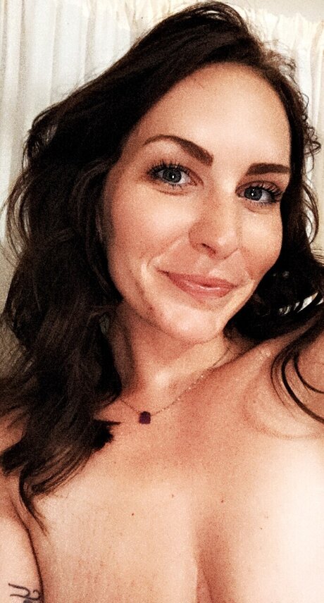 Nacktes geleaktes OnlyFans-Foto von Ali