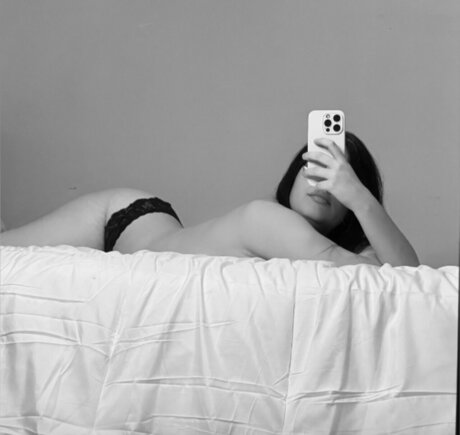 Nacktes geleaktes OnlyFans-Foto von Emy 