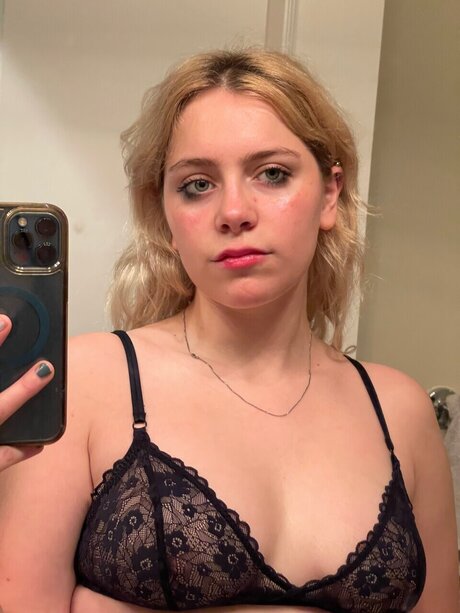 Nacktes geleaktes OnlyFans-Foto von Juliet