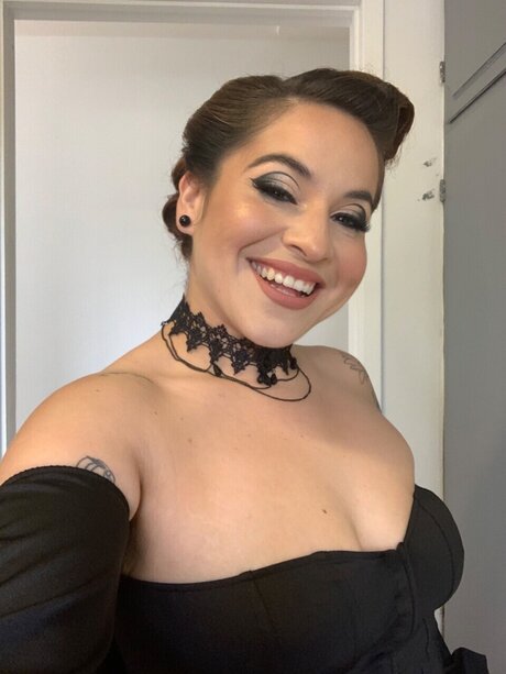 Hot Donna