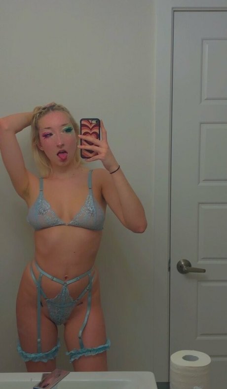 Nacktes geleaktes OnlyFans-Foto von Glutenfreebaby
