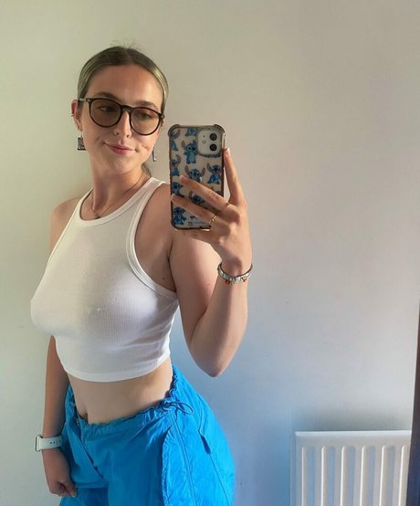 Nacktes geleaktes OnlyFans-Foto von Millllievanillllie