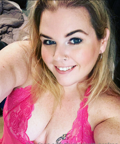 Nacktes geleaktes OnlyFans-Foto von Thicknprettybrefree