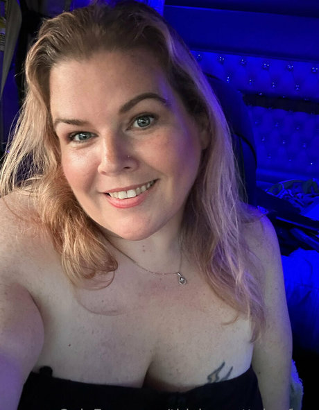 Nacktes geleaktes OnlyFans-Foto von Thicknprettybrefree
