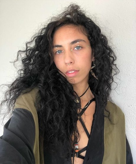 Nacktes geleaktes OnlyFans-Foto von Indigo De Souza