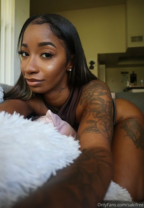 Nacktes geleaktes OnlyFans-Foto von Sakifree
