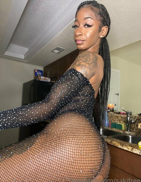 Nacktes geleaktes OnlyFans-Foto von Sakifree